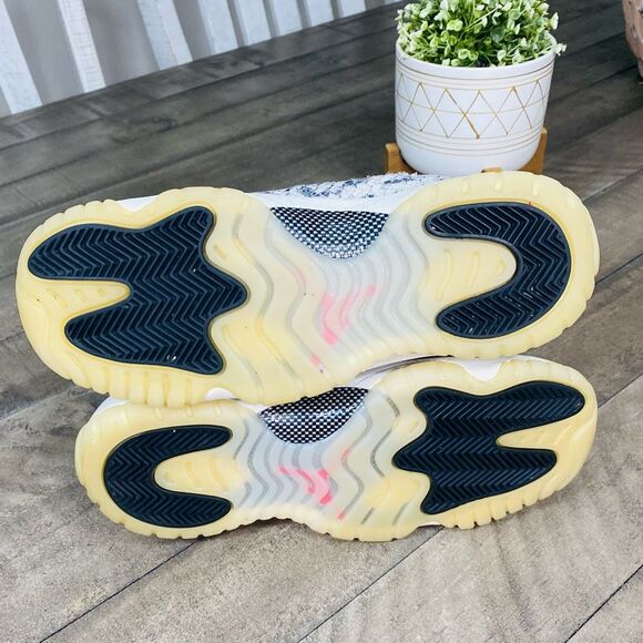 Nike Air Jordan 11 Retro Low Light Bone Snakeskin Sneakers Size 7y - Picture 6 of 7